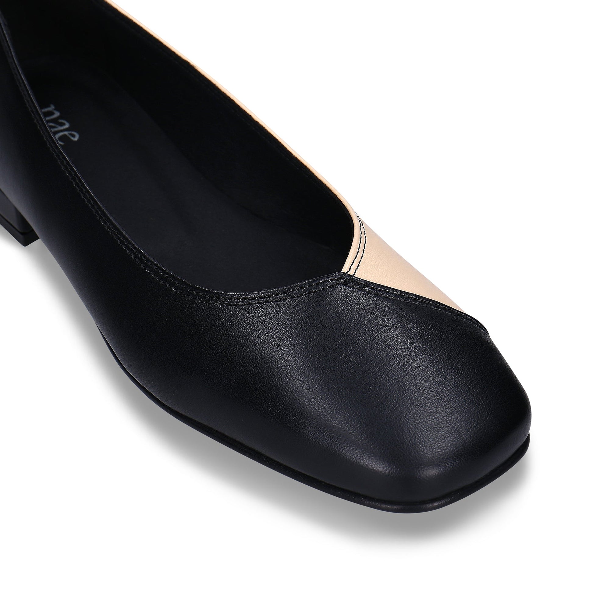 Ballerina vegana da donna in pelle di mela nera beige con punta quadrata | NAE